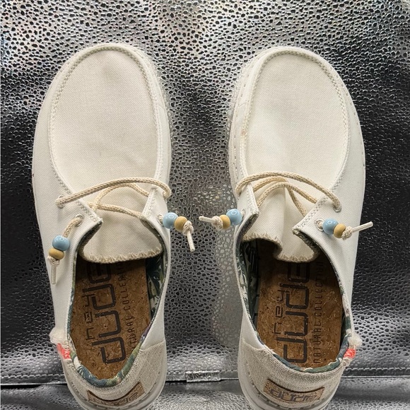 Hey Dude Women's Light Tan Shoes, Wendy Style, size 7 - Picture 2 of 11